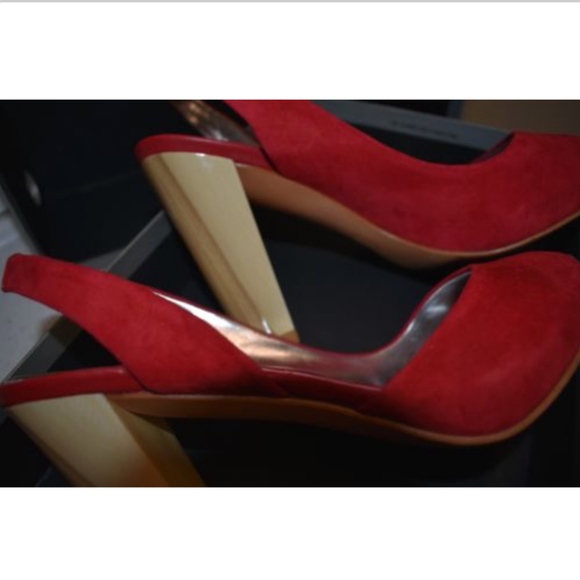 Kenneth Cole Silver Tech Red Suede Heel Sandal-6M - Picture 4 of 6